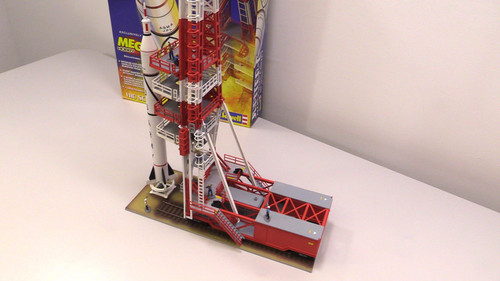 Jupiter C Rocket w/Gantry 1/110 Revell